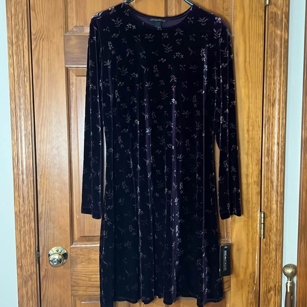 Women's Sz 14 Social Circles Dress in Purple w Print -Velvet Look NWT